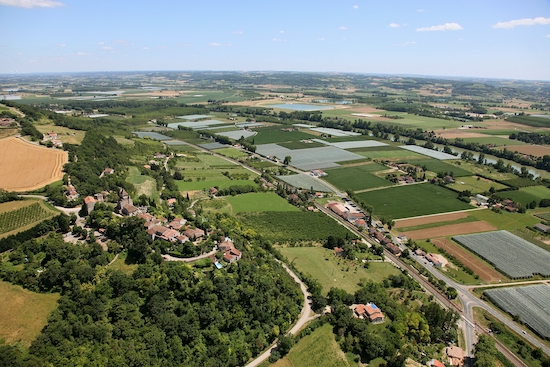 Vue aérienne de la Garonne et de la plaine au niveau de Clermont-Dessous en Lot-et-Garonne
