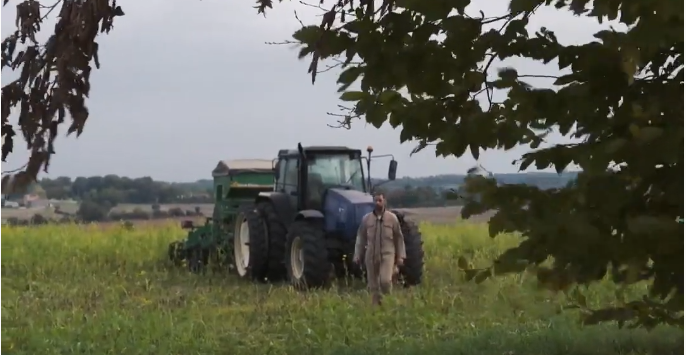 Afficher la vidéo Paroles d'agriculteur : Guillaume Chamouleau producteur en Charente 